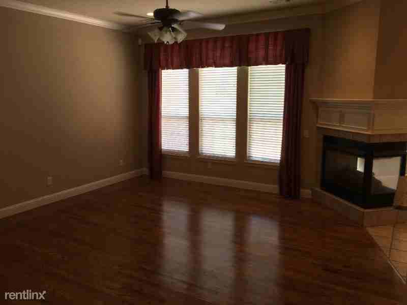 5604 S 42nd St - Photo 3 of 13