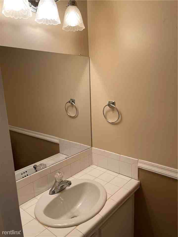 1566 Nw 89th Ter #1566 - Photo 3 of 17