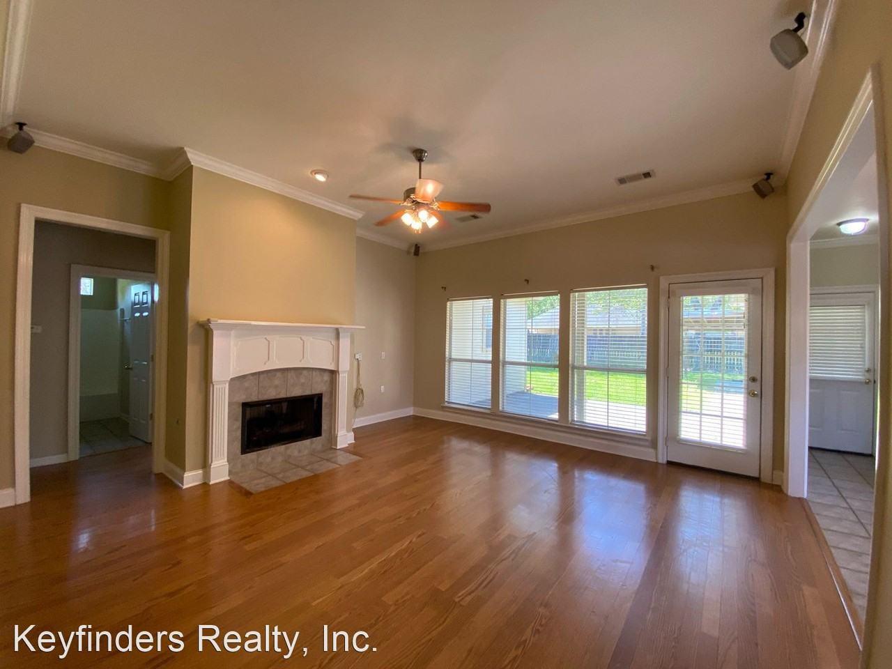 413 Lake Worth Dr