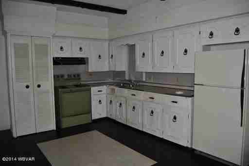 105 W Bald Eagle St - Photo 3 of 15