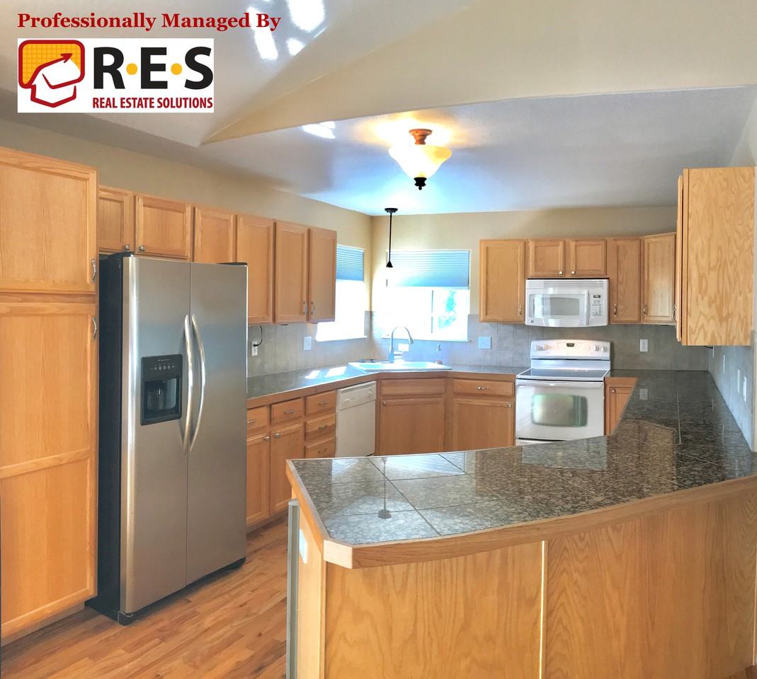 5257 Bowersox Pkwy - Photo 2 of 13