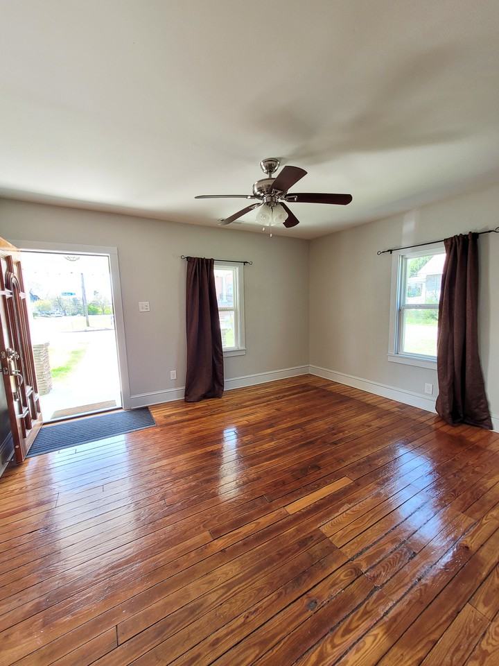 321 Bledsoe Ave - Photo 6 of 32