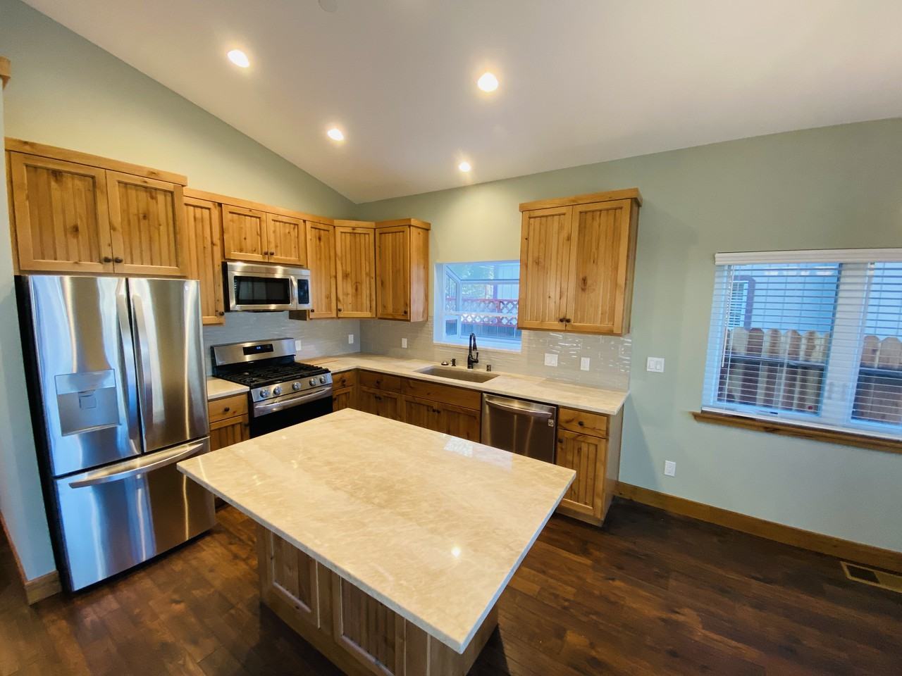 2480 Knox Ave - Photo 5 of 28