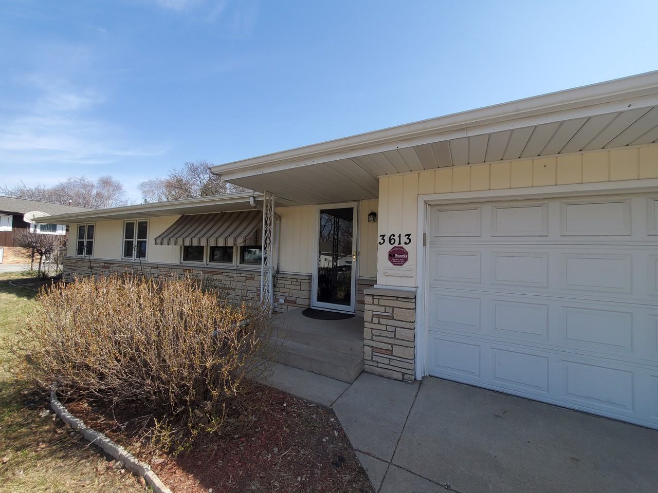 3613 Silver Lake Rd Ne - Photo 2 of 22
