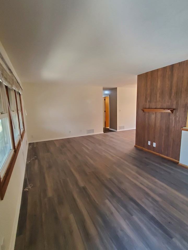 3613 Silver Lake Rd Ne - Photo 3 of 22