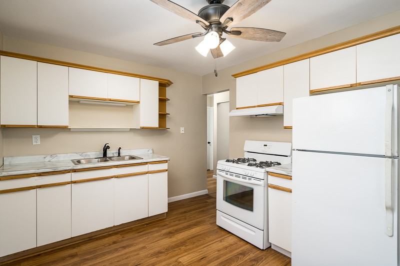 3118 Blackstone Ave - Photo 3 of 31