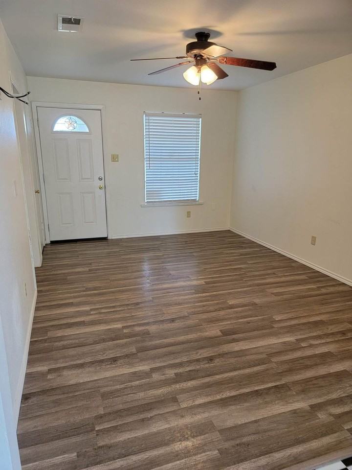 1726 Lesle Ln - Photo 2 of 20