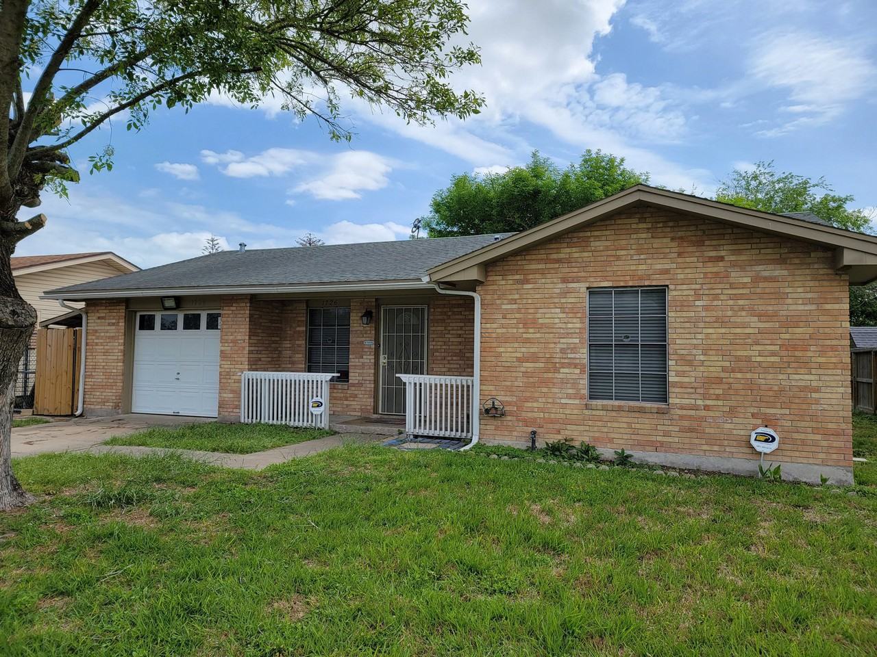 1726 Lesle Ln - Photo 3 of 20