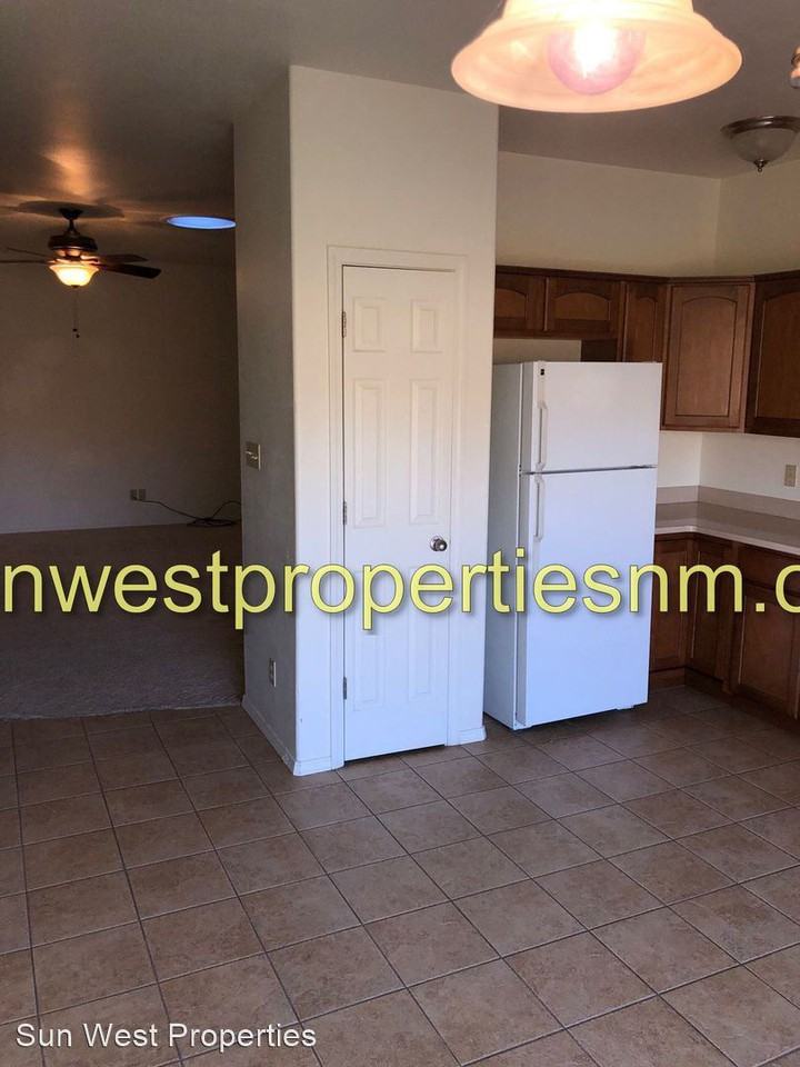 555 E Zia St - Photo 3 of 12