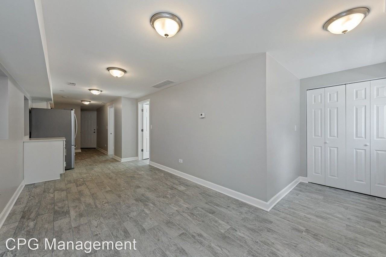 1733 North Artesian Avenue - Photo 2 of 9