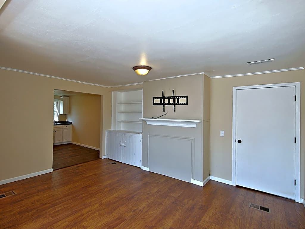 504 Jefferson Ave - Photo 3 of 10