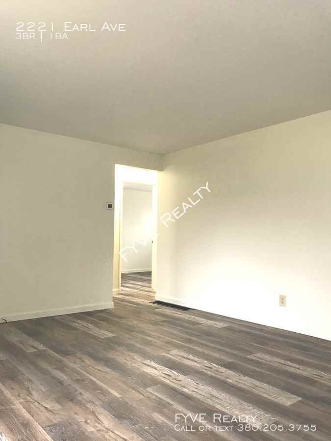 2221 Earl Ave - Photo 2 of 29