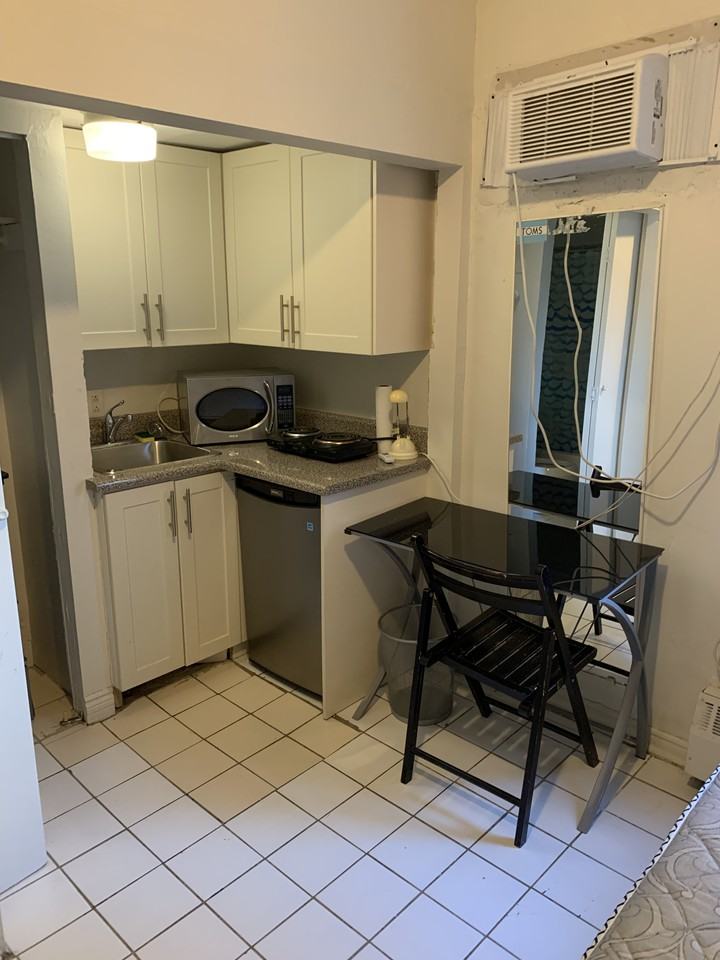 101 Spadina Road - Photo 2 of 8