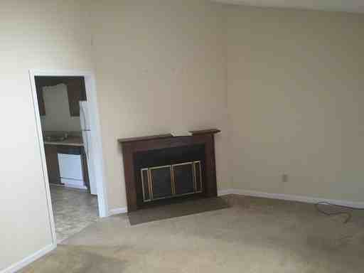 402 Holly Ct - Photo 3 of 10