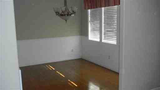 2122 Edinburgh Way - Photo 3 of 19