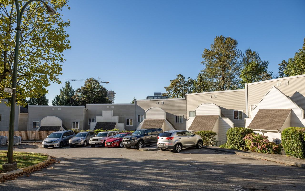 3501 Naples Way - Photo 3 of 8