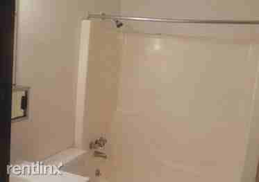 Bluewood East Apartments - Photo 3 of 5