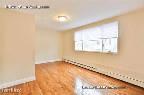 377 Maverick St - Photo 2 of 4