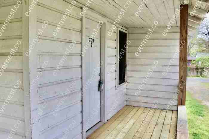 709 Mchenry St #B - Photo 2 of 12