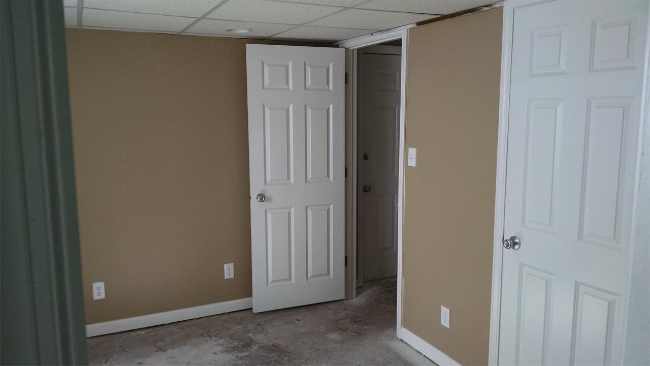 5250 S 49th St #1 - Photo 5 of 13