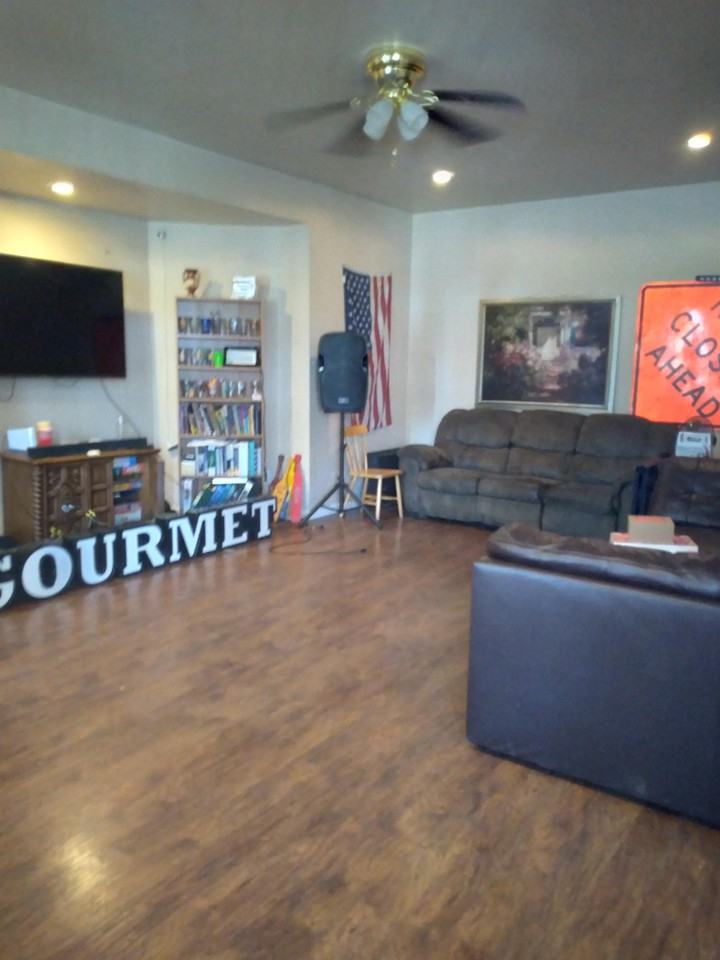 505 - 505 1/2 W Main St #1 - Photo 3 of 27