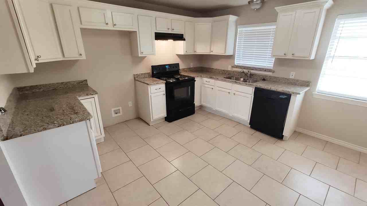 619 Nottingham Dr #1 - Photo 2 of 11