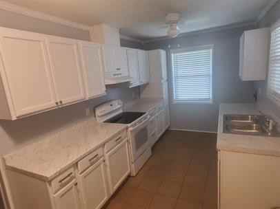 406 Southeast 1st Street - Photo 3 of 11