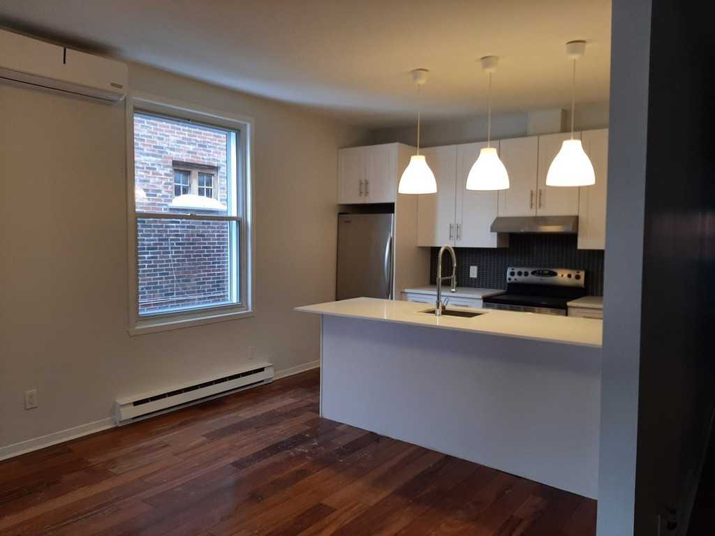 815 Avenue Stuart - Photo 2 of 22