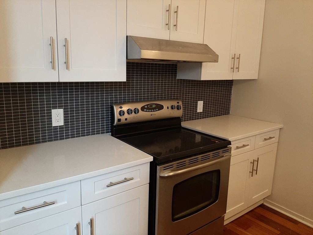 815 Avenue Stuart - Photo 3 of 22