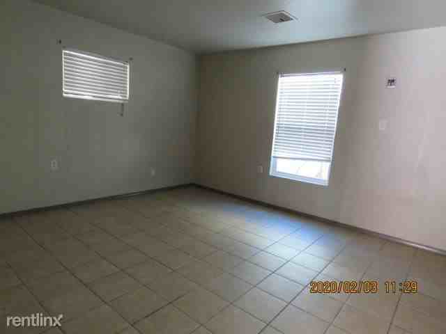302 302 Ivy D - Photo 2 of 3