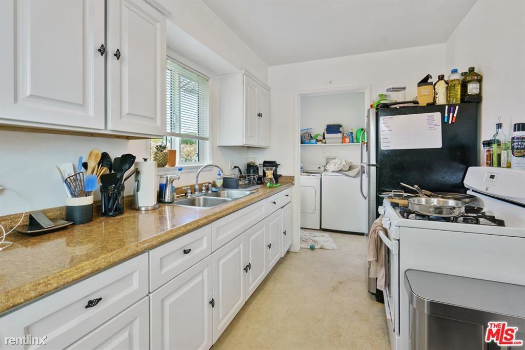 4161 Michael Ave - Photo 3 of 10