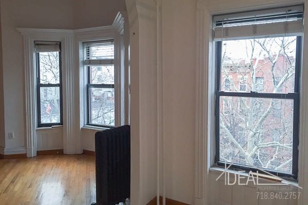 96 Clinton Ave - Photo 2 of 9