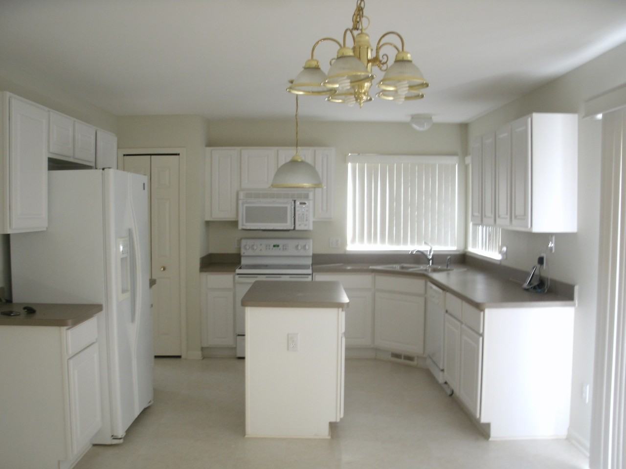 8010 Jeremy Rd - Photo 3 of 18