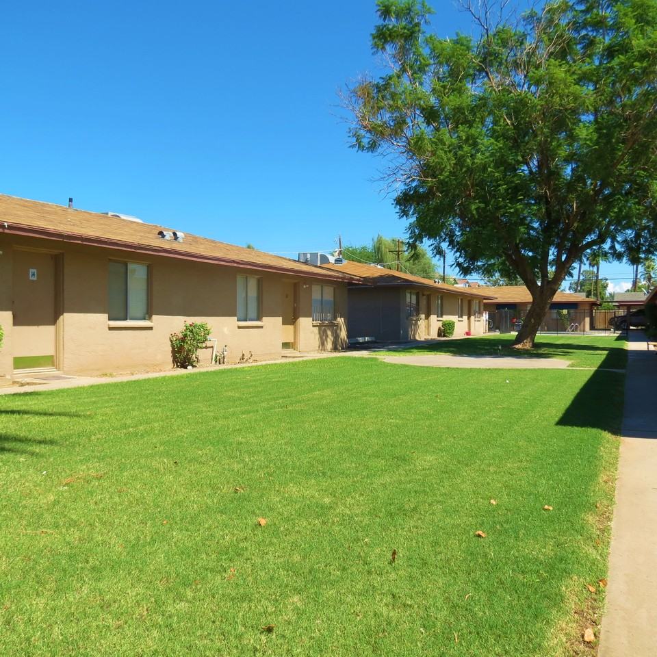 3029 North 38th Street - Photo 3 of 12