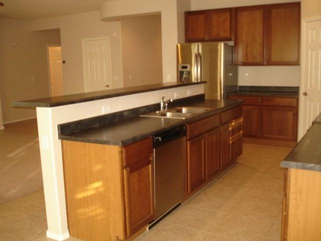 8004 S 53rd Ln - Photo 3 of 21