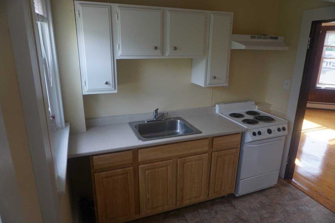 250 Forest Ave - Photo 4 of 6