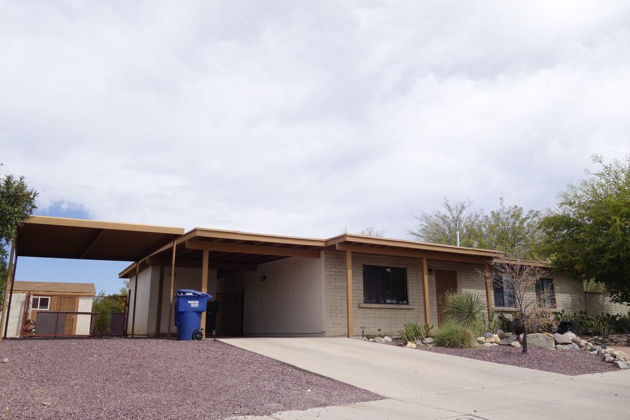 9561 E Sellarole Rd - Photo 3 of 25