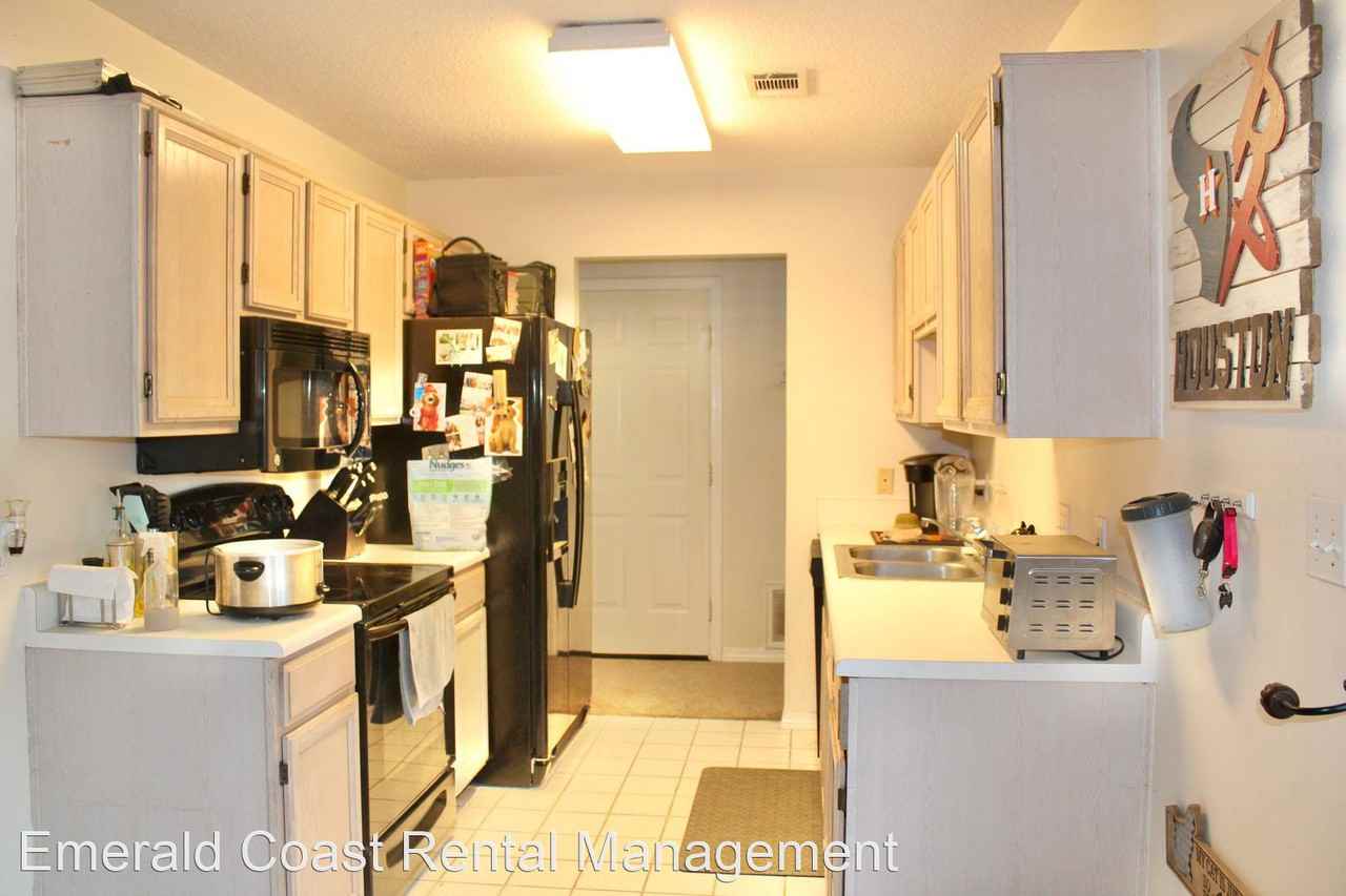 196 Lola Cir - Photo 3 of 11