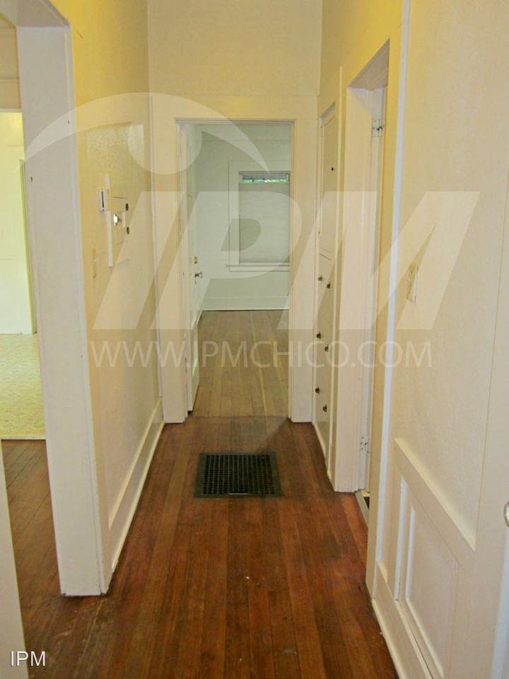 331 W 8th St - Photo 2 of 12