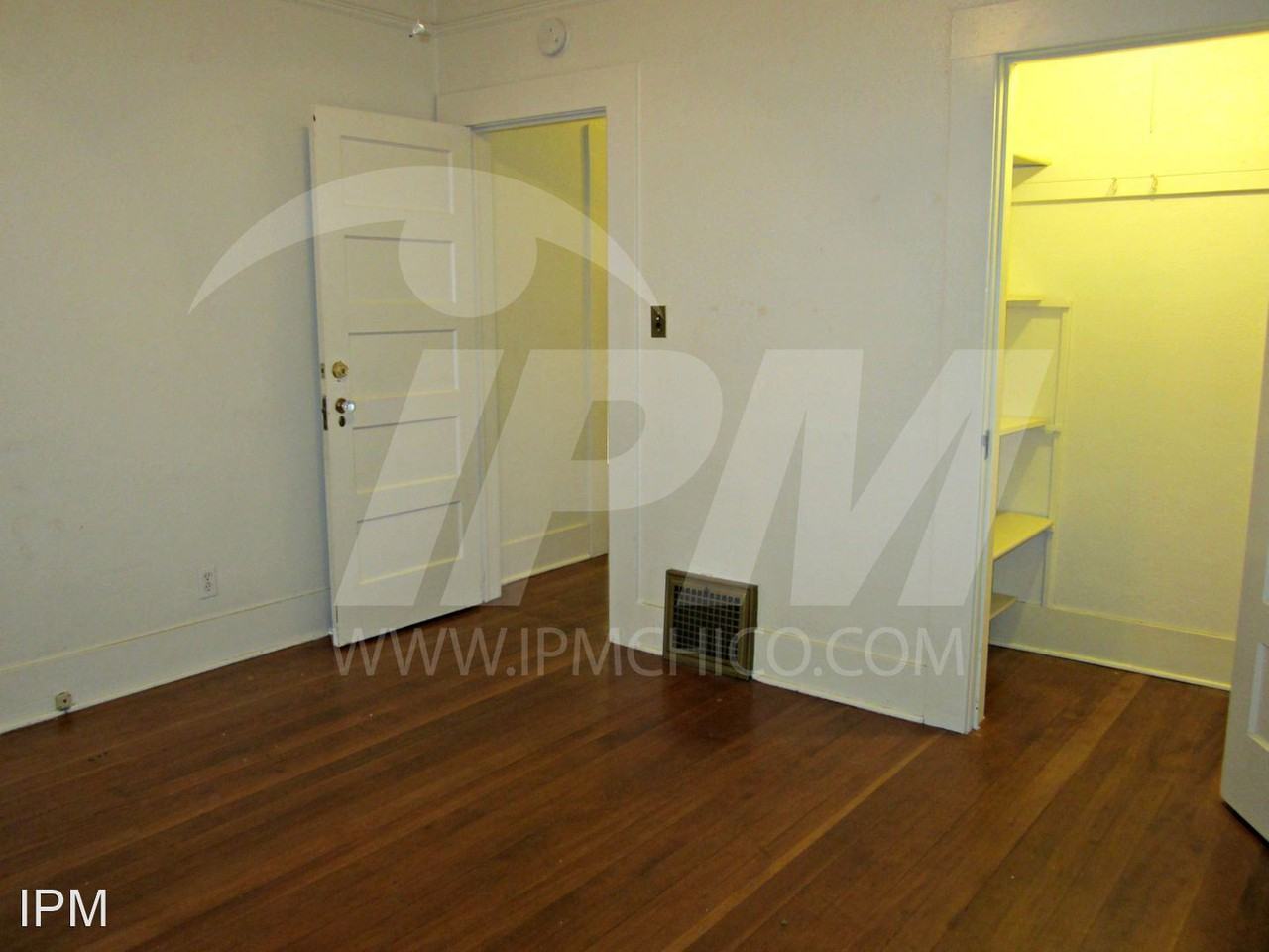 331 W 8th St - Photo 3 of 12