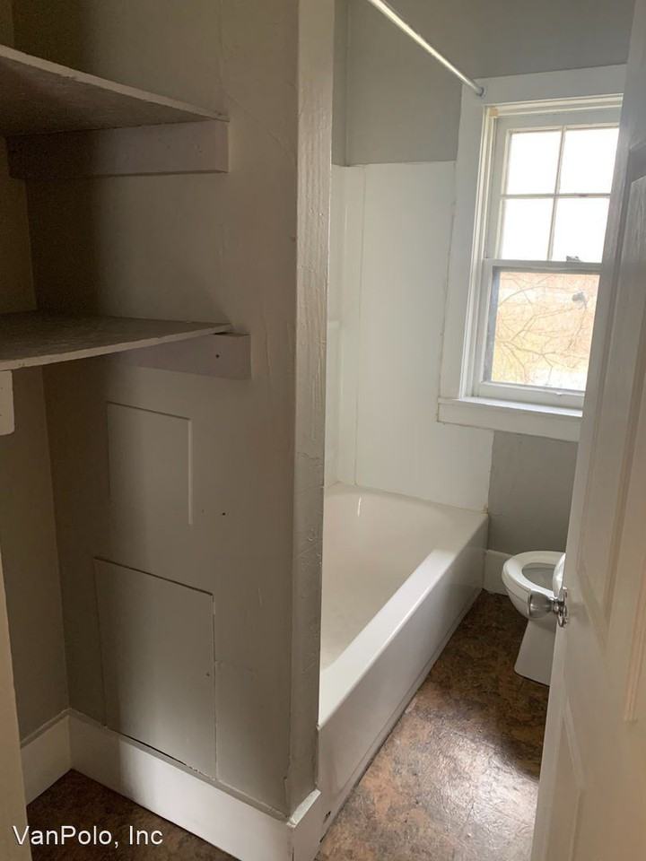 1225 Erie St - Photo 2 of 7