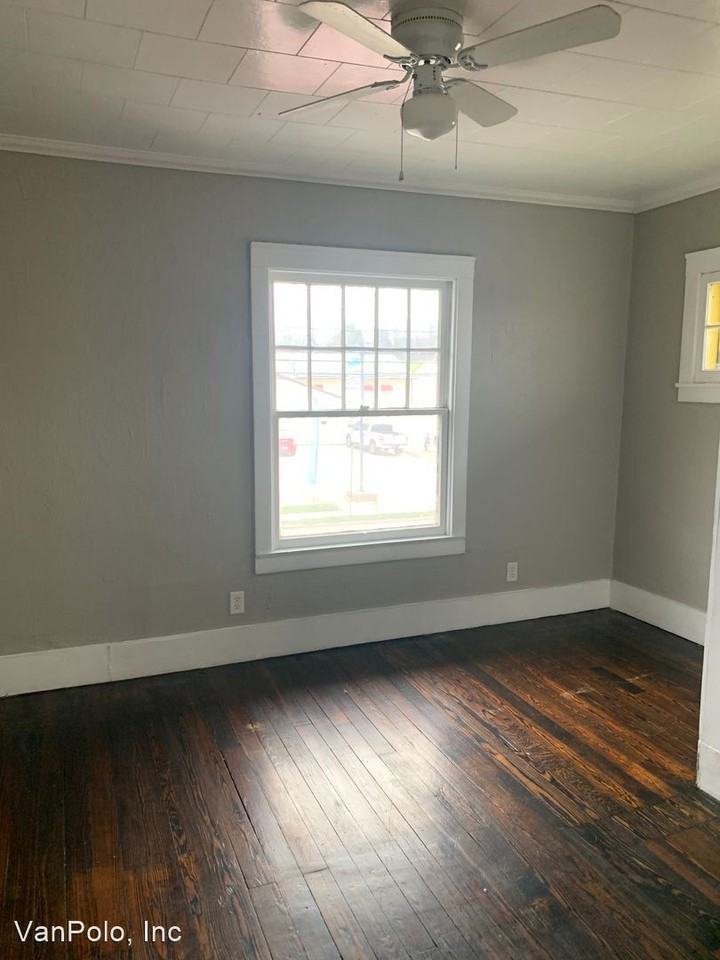 1225 Erie St - Photo 3 of 7