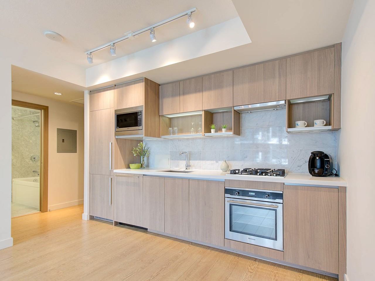 68 Smithe St #625