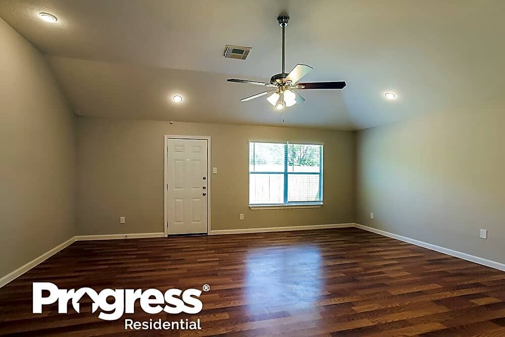 22810 E Fairfax Village Cir - Photo 3 of 16