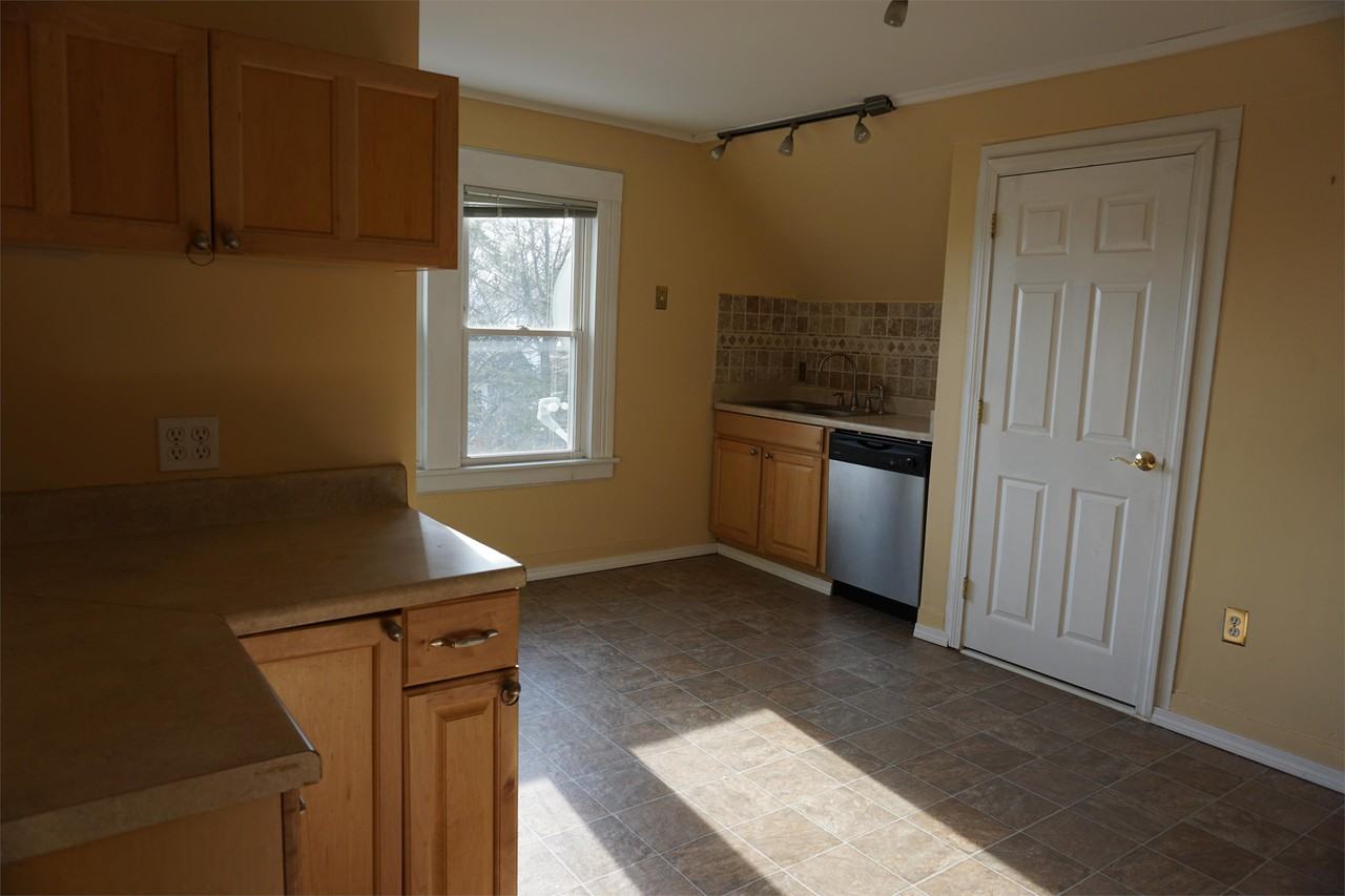 1575 W Broad St #1575 - Photo 2 of 12