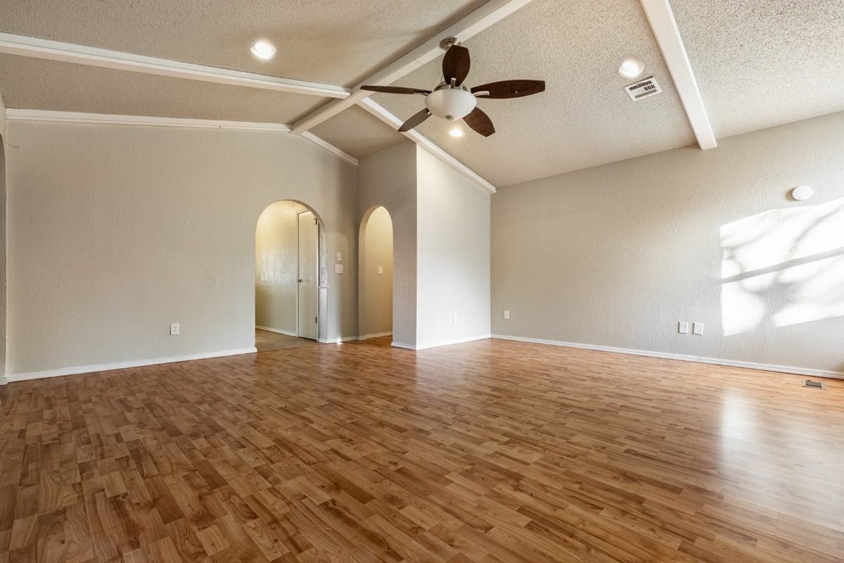 3800 Northeast 140th Terrace Circle - Photo 2 of 15