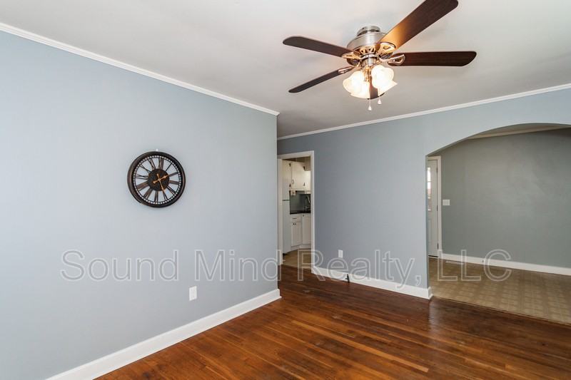 409 Erwin Rd - Photo 3 of 25