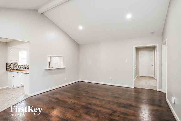 13914 Duncannon Dr - Photo 2 of 15