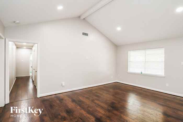 13914 Duncannon Dr - Photo 3 of 15