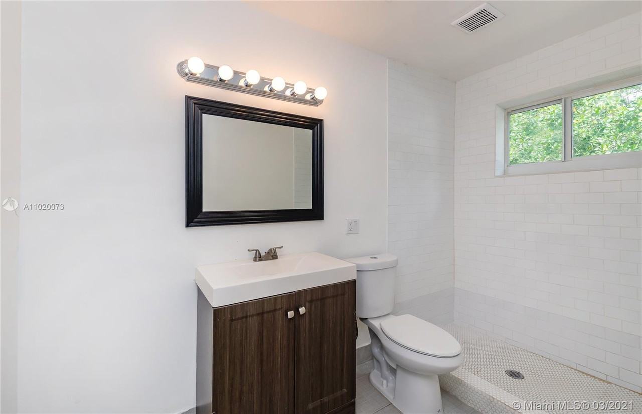 4500 Sw 42nd Ter - Photo 3 of 20